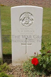 Le Cateau Military Cemetery - DIPLOCK, G R